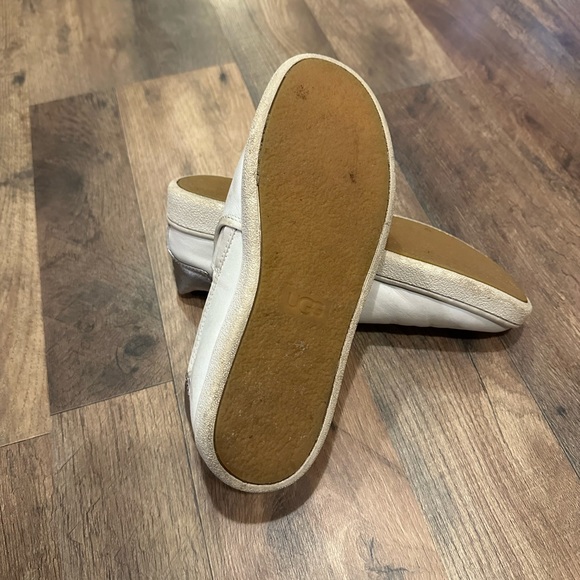 UGG Leather Slip Ons Cas sz 7 - Picture 7 of 9